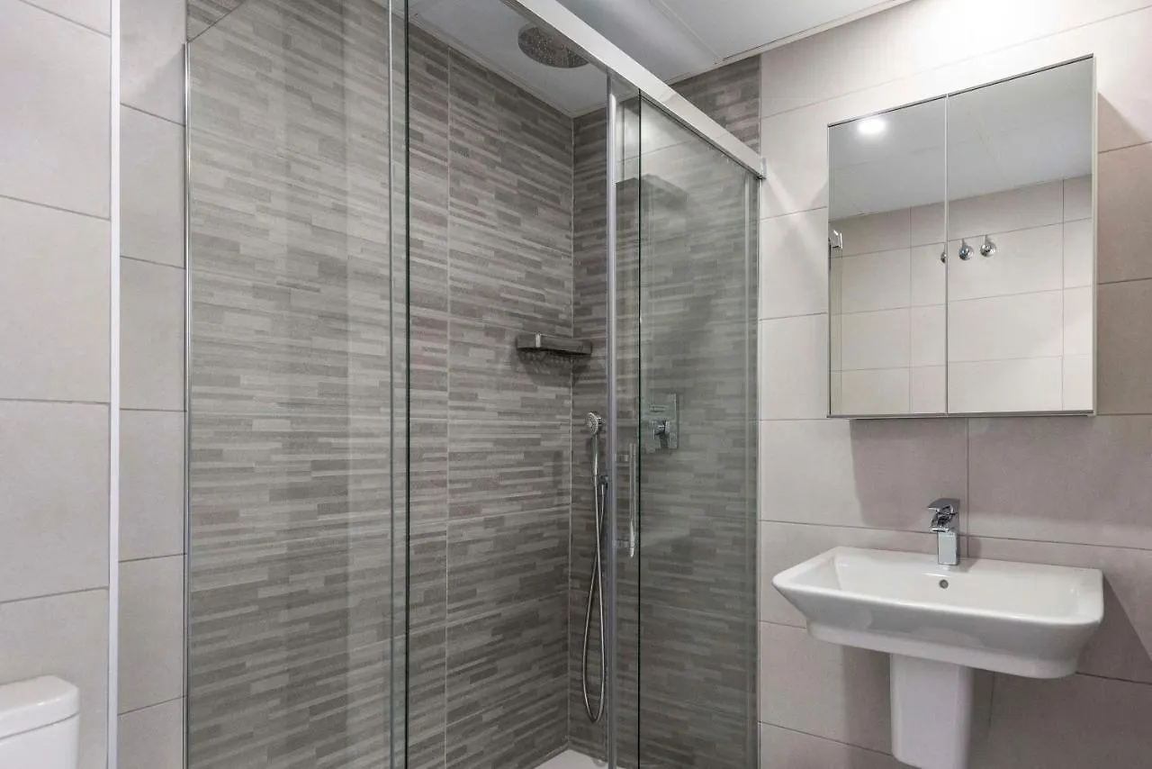 Modern Apartment Next To Train/Bus Station Μάλαγα