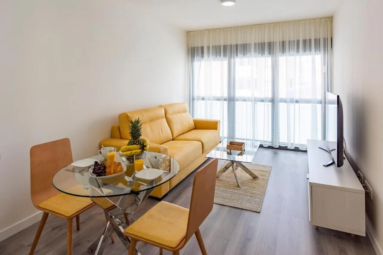 Modern Apartment Next To Train/Bus Station Μάλαγα